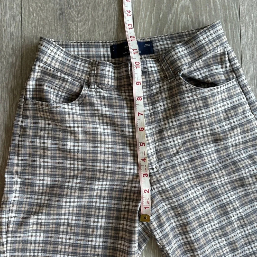 Hollister Ultra High-Rise Mom Pant Size S Plaid Grey Tan White Tapered Trousers